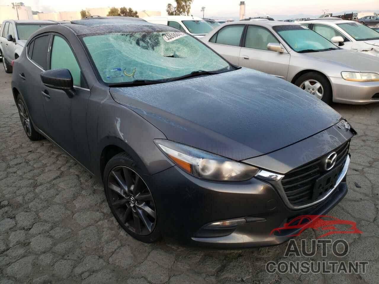 MAZDA 3 2018 - 3MZBN1L32JM239745