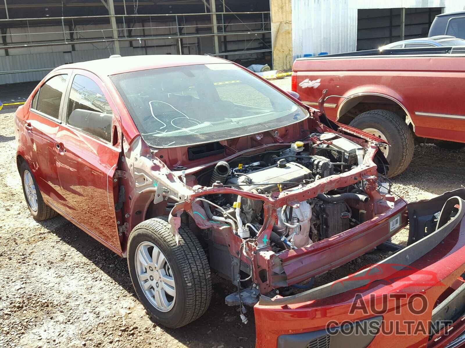 CHEVROLET SONIC 2015 - 1G1JC5SH8F4181743