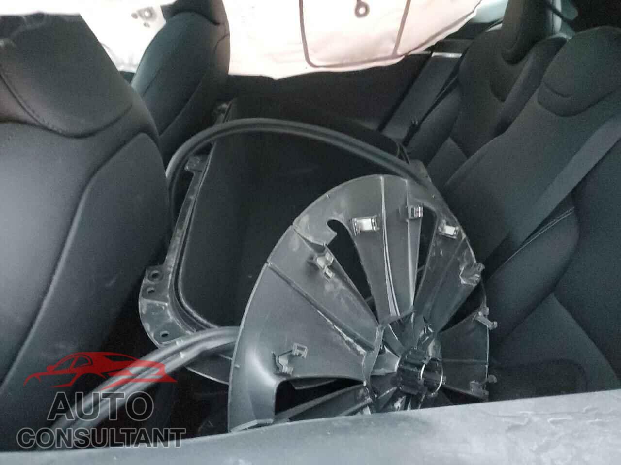 TESLA MODEL S 2023 - 5YJSA1E6XPF523031