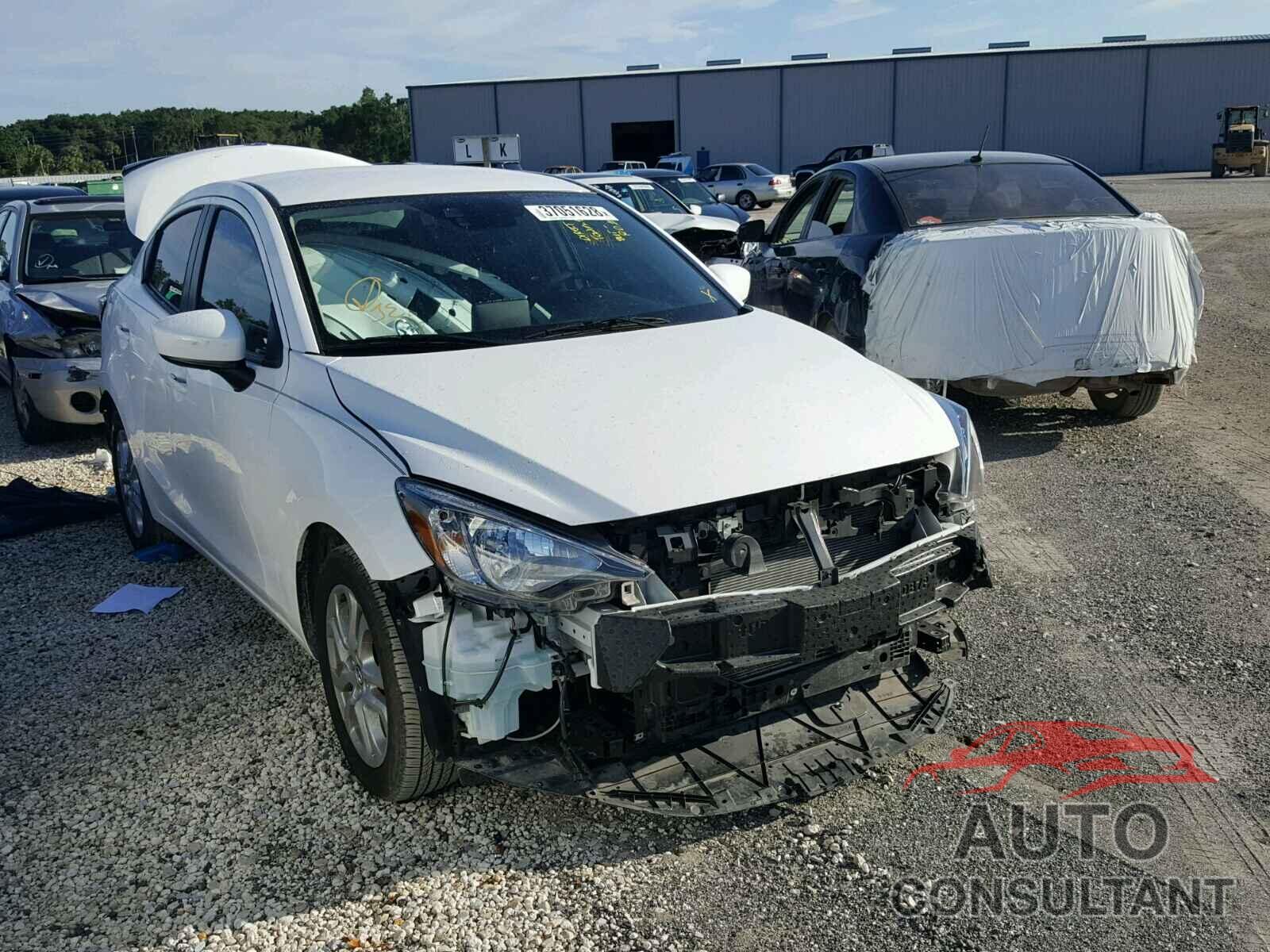 TOYOTA YARIS 2017 - 3MYDLBYV4HY173575