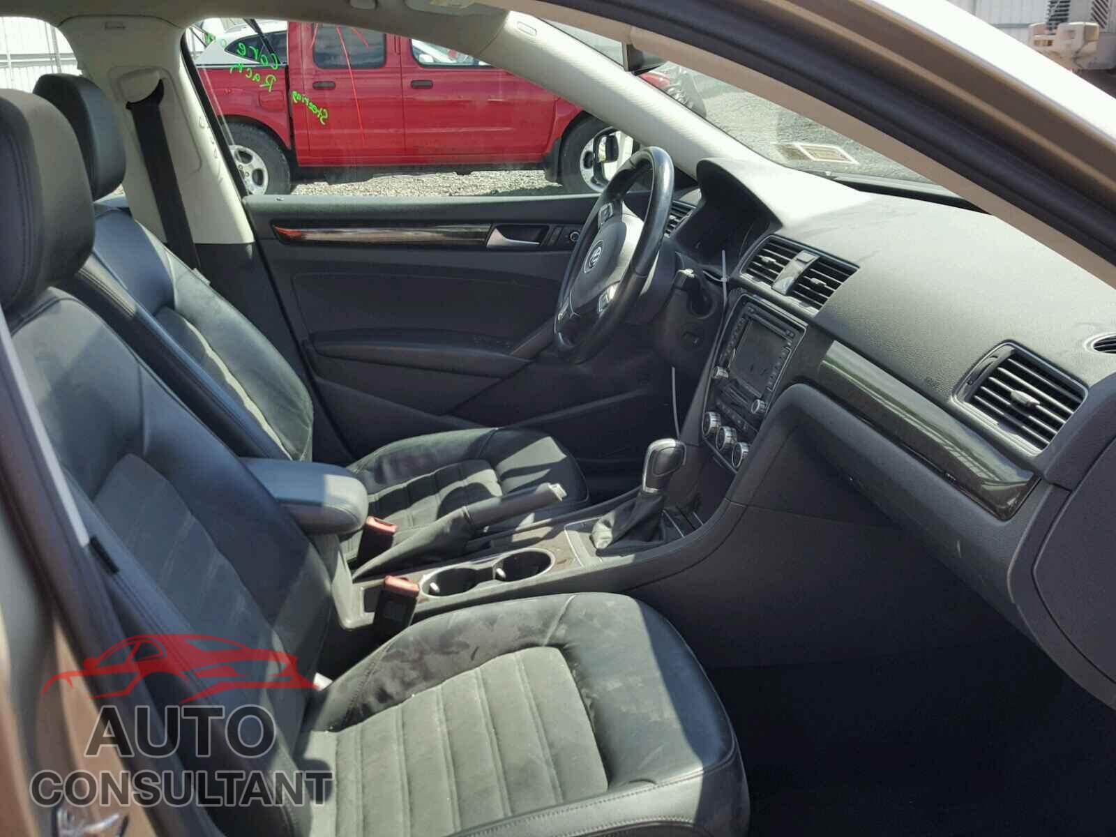 VOLKSWAGEN PASSAT 2015 - 1VWCS7A30FC106817