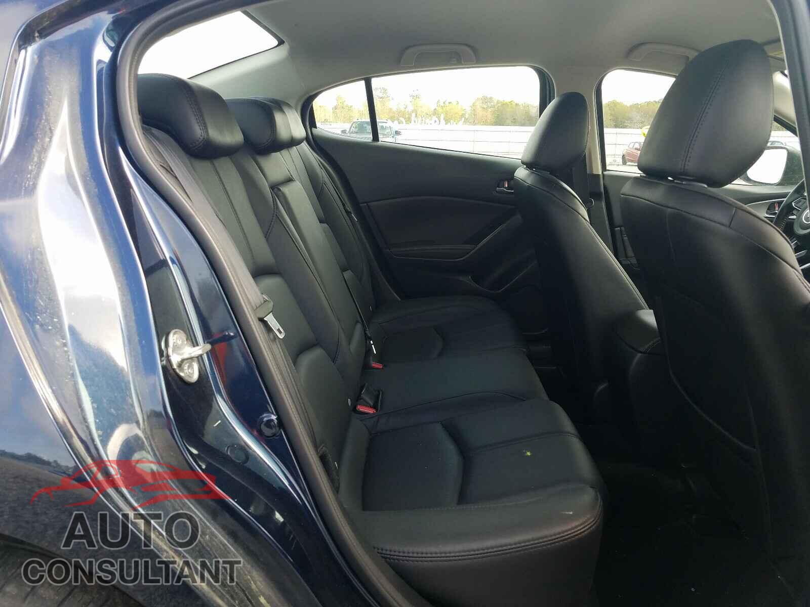 MAZDA 3 2018 - 3MZBN1V39JM270813