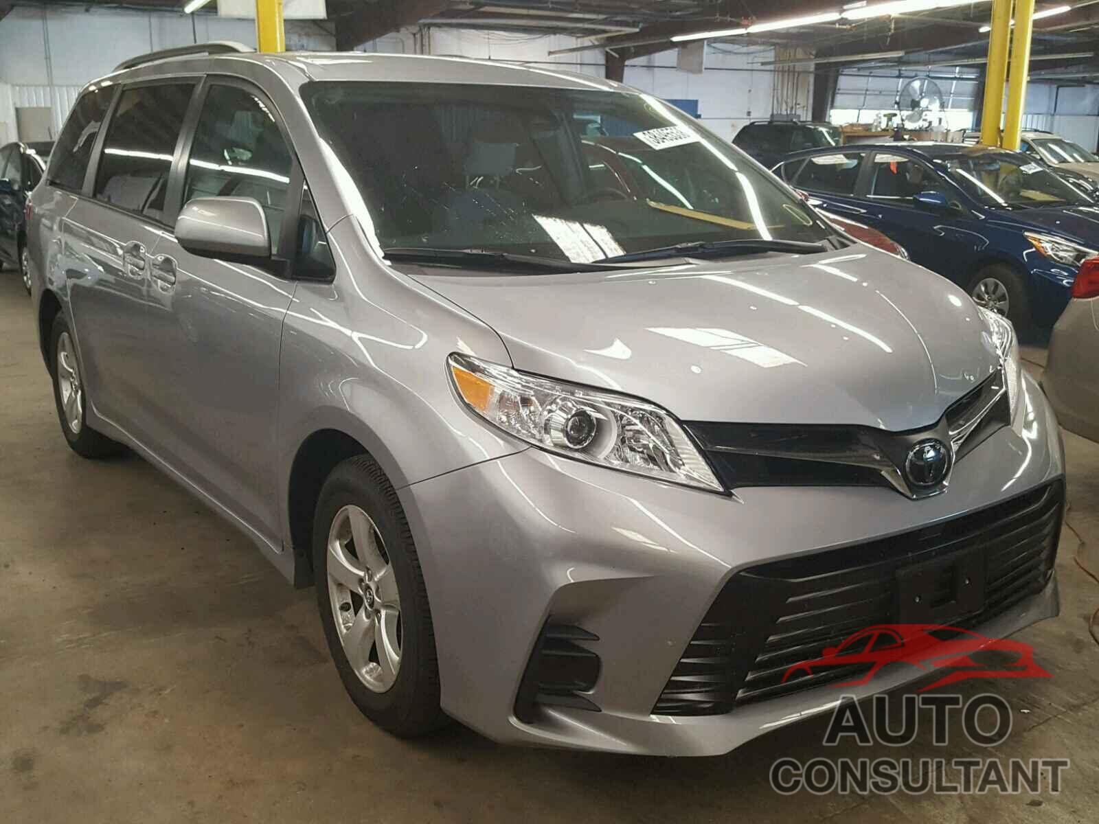 TOYOTA SIENNA LE 2018 - 5TDKZ3DC7JS943375