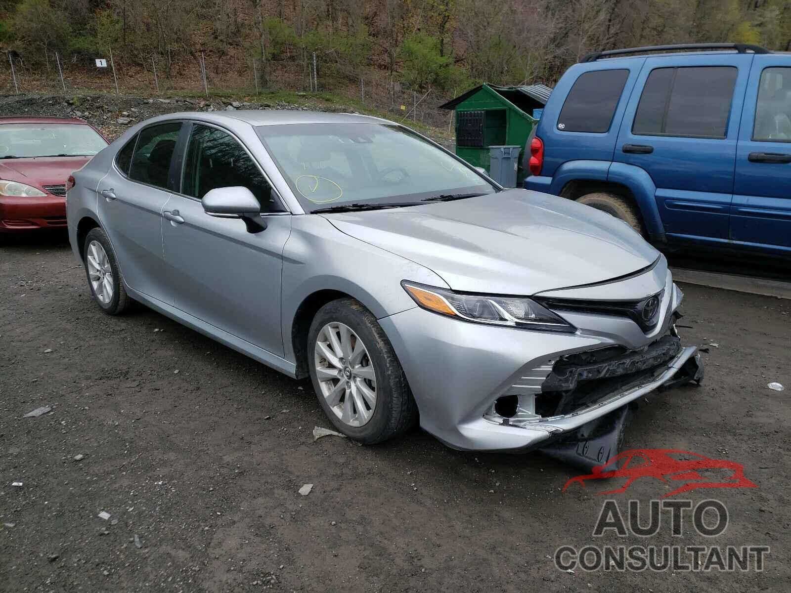 TOYOTA CAMRY 2018 - 4T1B11HK4JU014958