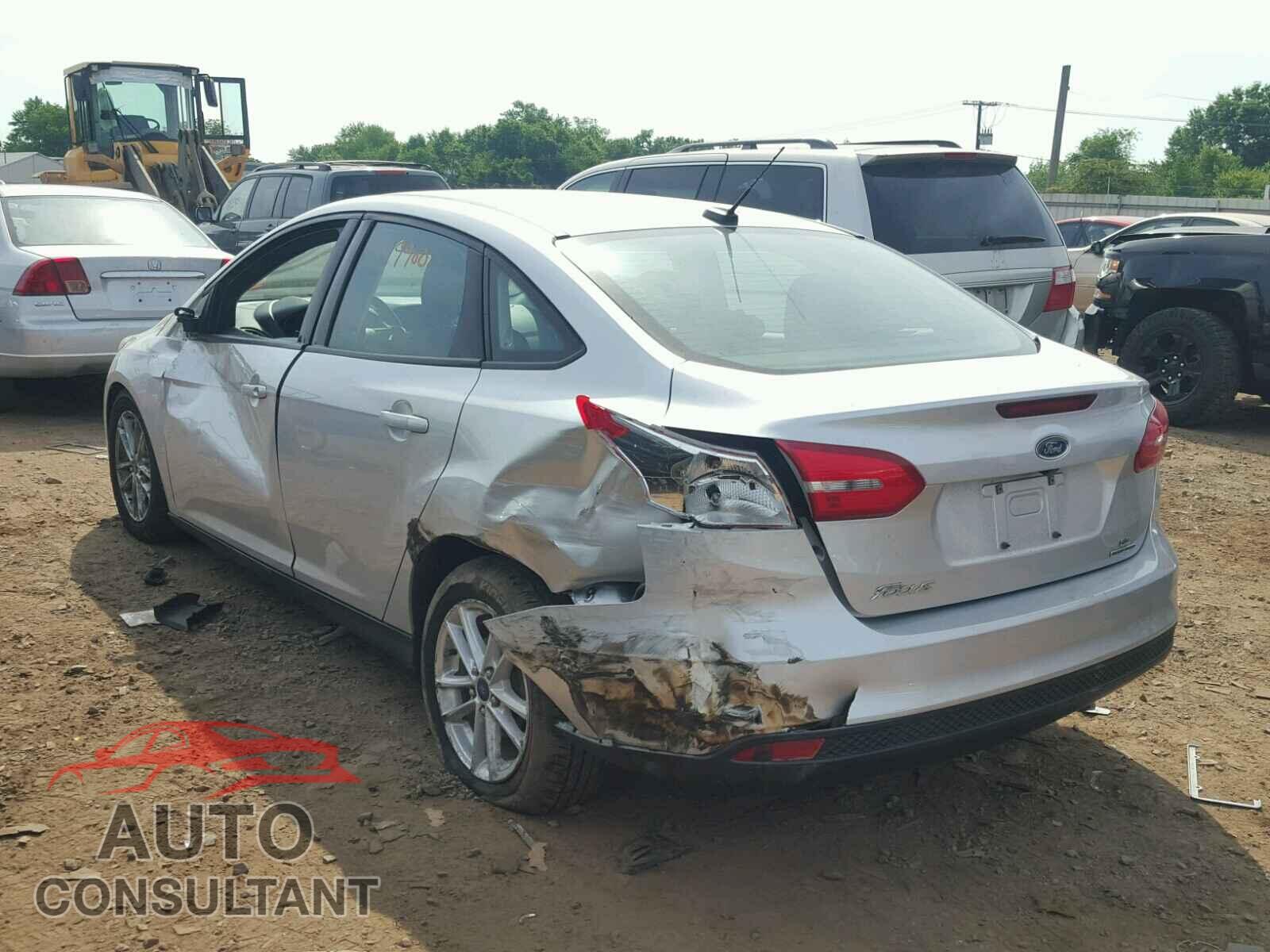 FORD FOCUS SE 2015 - 1FADP3F28FL228400