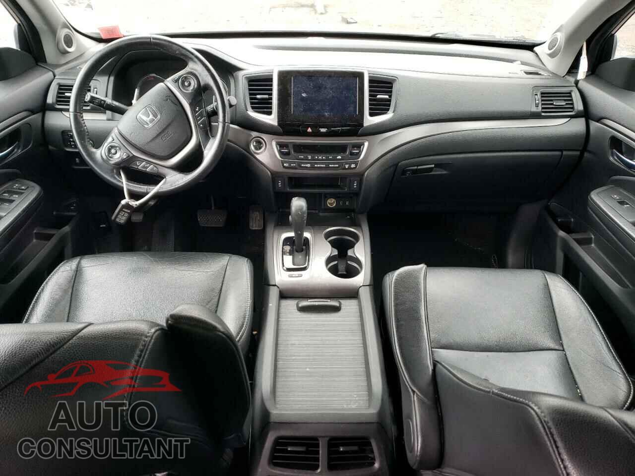 HONDA PILOT 2017 - 5FNYF6H79HB065660