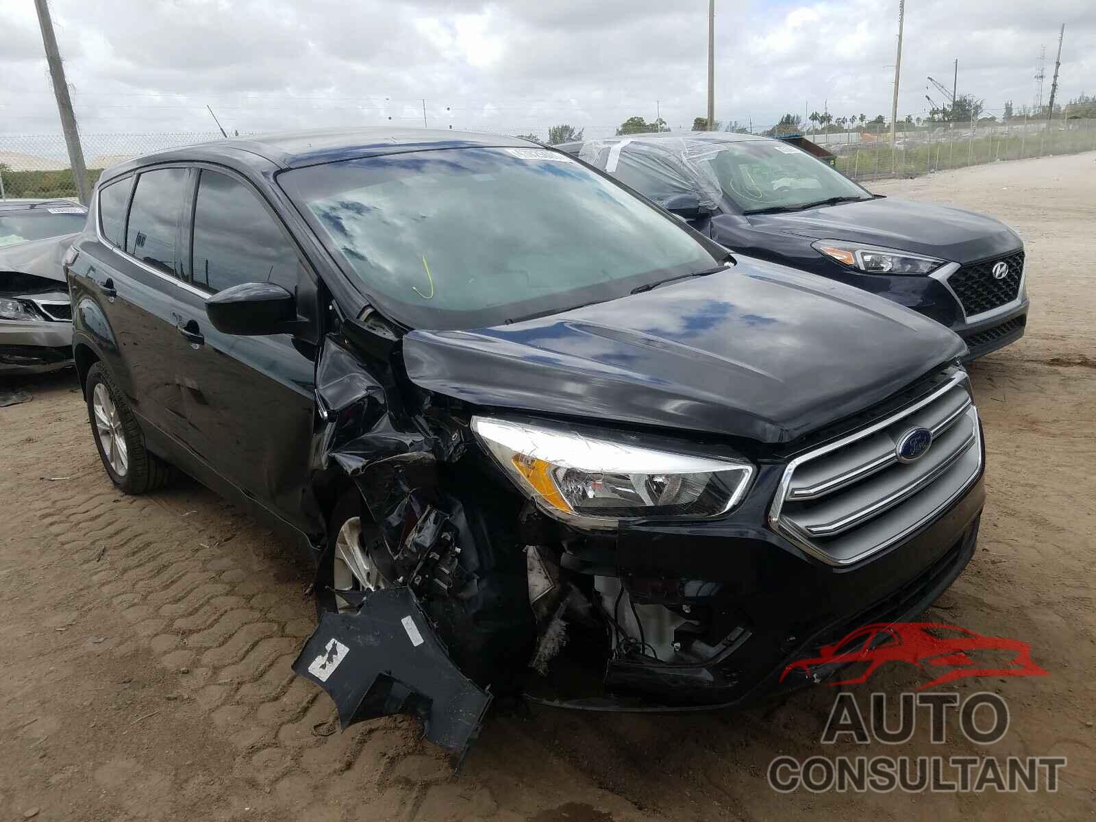FORD ESCAPE 2017 - 1FMCU0GD6HUC07874