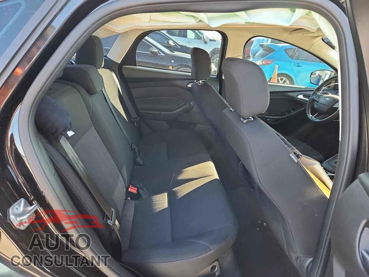 FORD FOCUS 2015 - 1FADP3F21FL323414