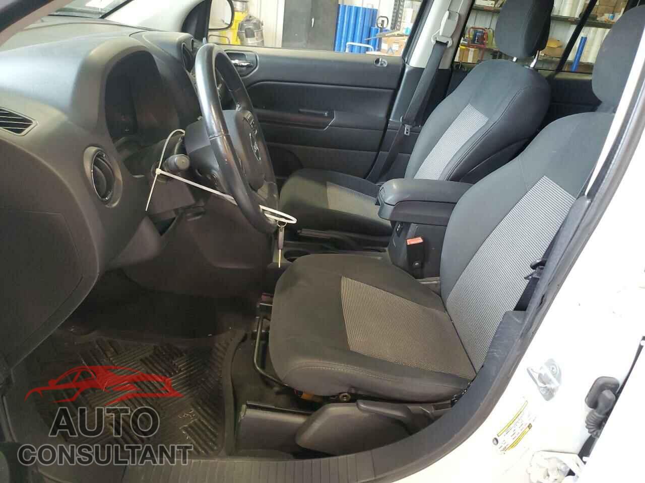 JEEP COMPASS 2011 - 1J4NF1FB2BD207059