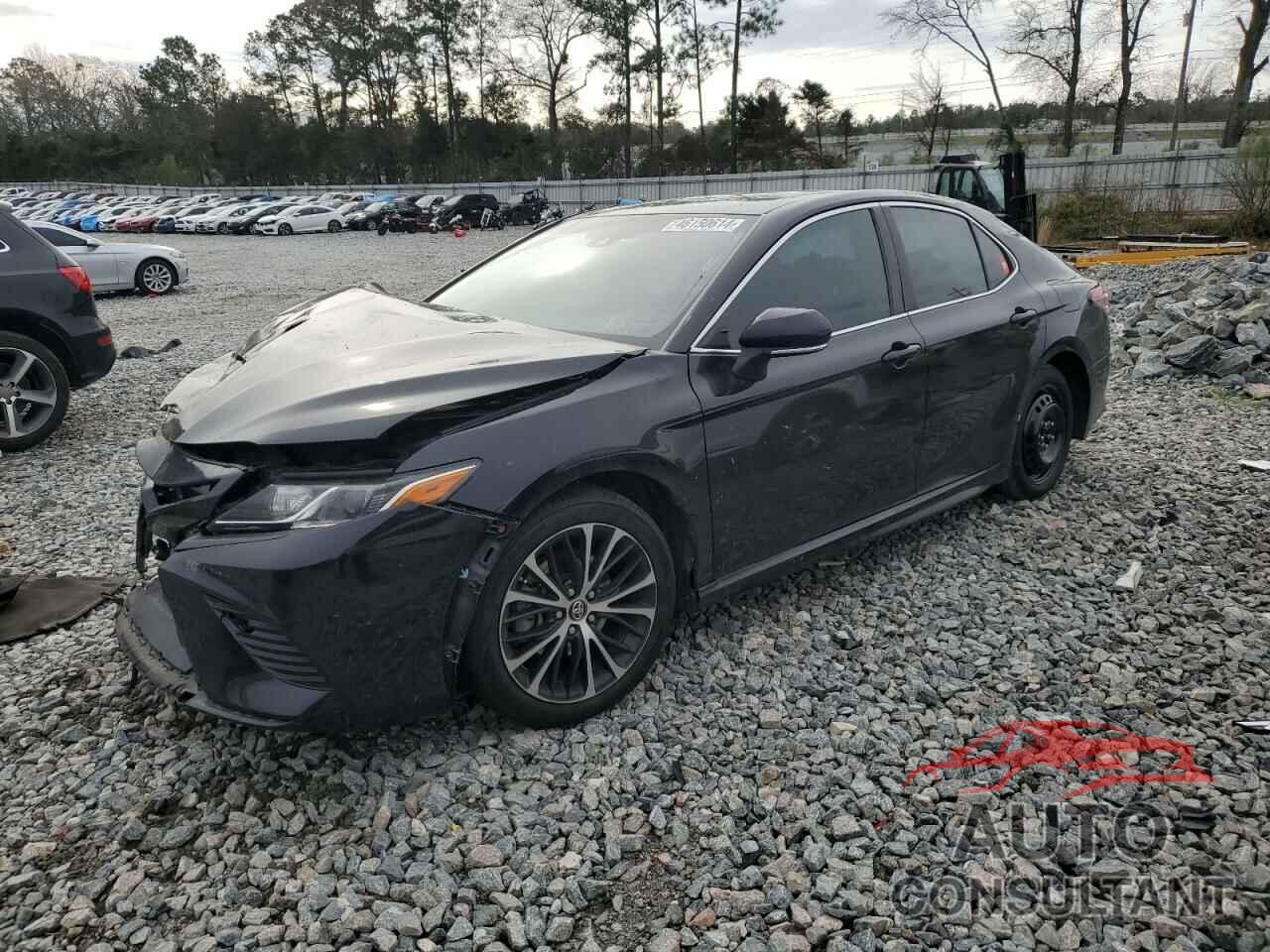 TOYOTA CAMRY 2018 - 4T1B11HK3JU075928