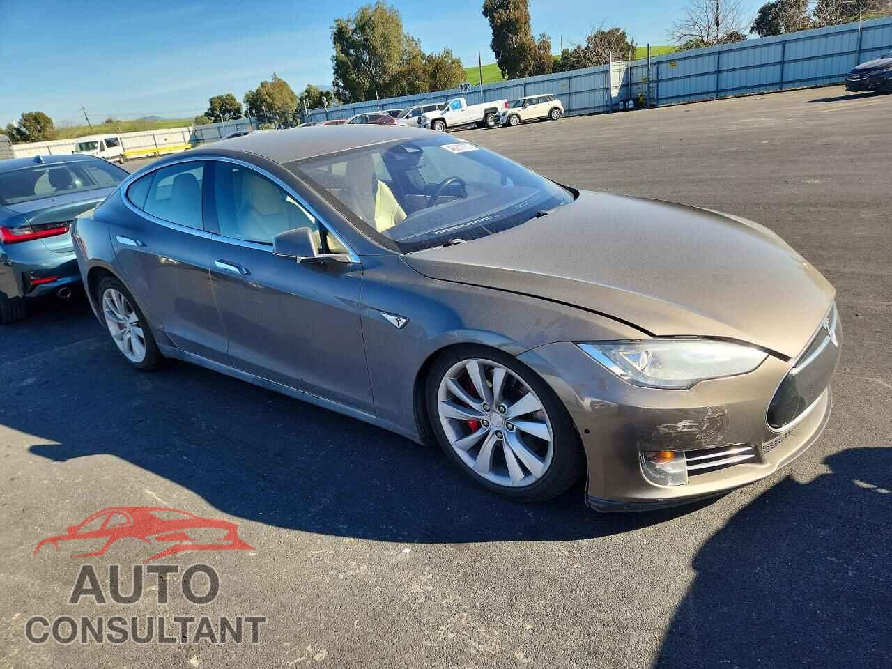 TESLA MODEL S 2015 - 5YJSA1E40FF114985