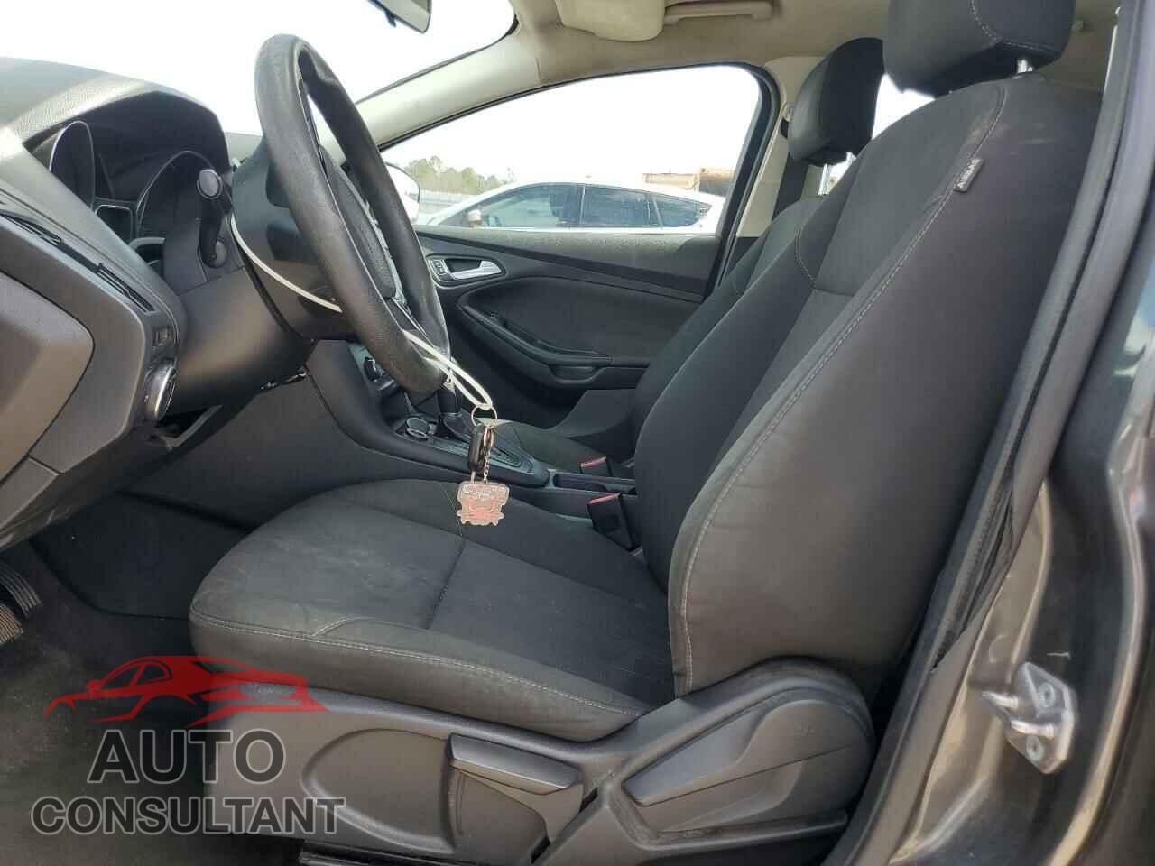 FORD FOCUS 2017 - 1FADP3F28HL208537