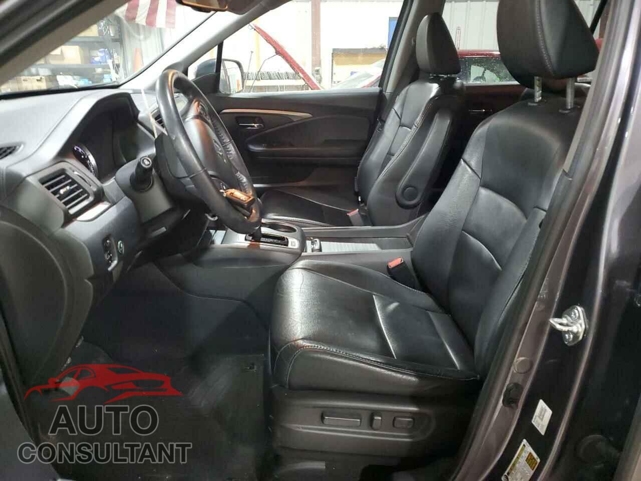 HONDA PILOT 2017 - 5FNYF6H53HB073560