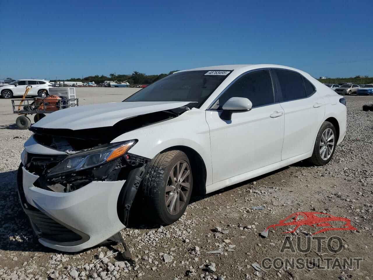 TOYOTA CAMRY 2022 - 4T1C11AK8NU638105