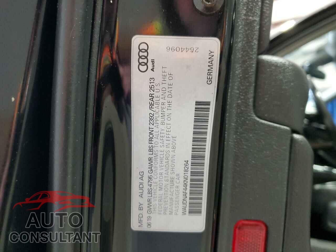 AUDI A4 2019 - WAUDNAF44KN018264