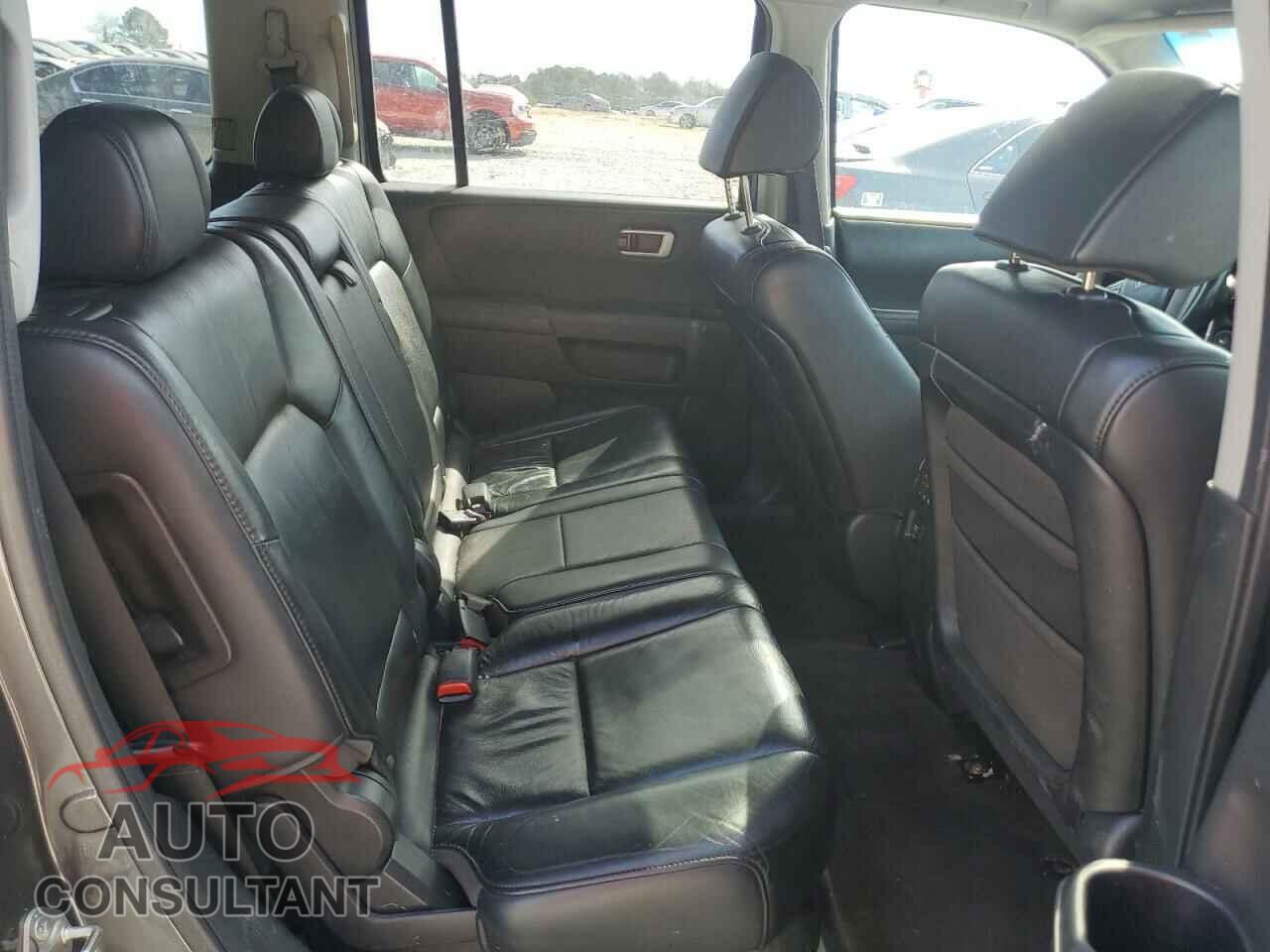 HONDA PILOT 2011 - 5FNYF3H50BB040229