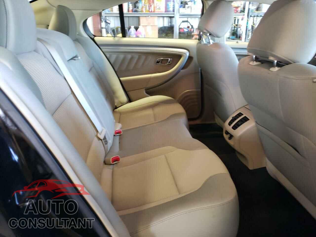 FORD TAURUS 2017 - 1FAHP2E88HG140086