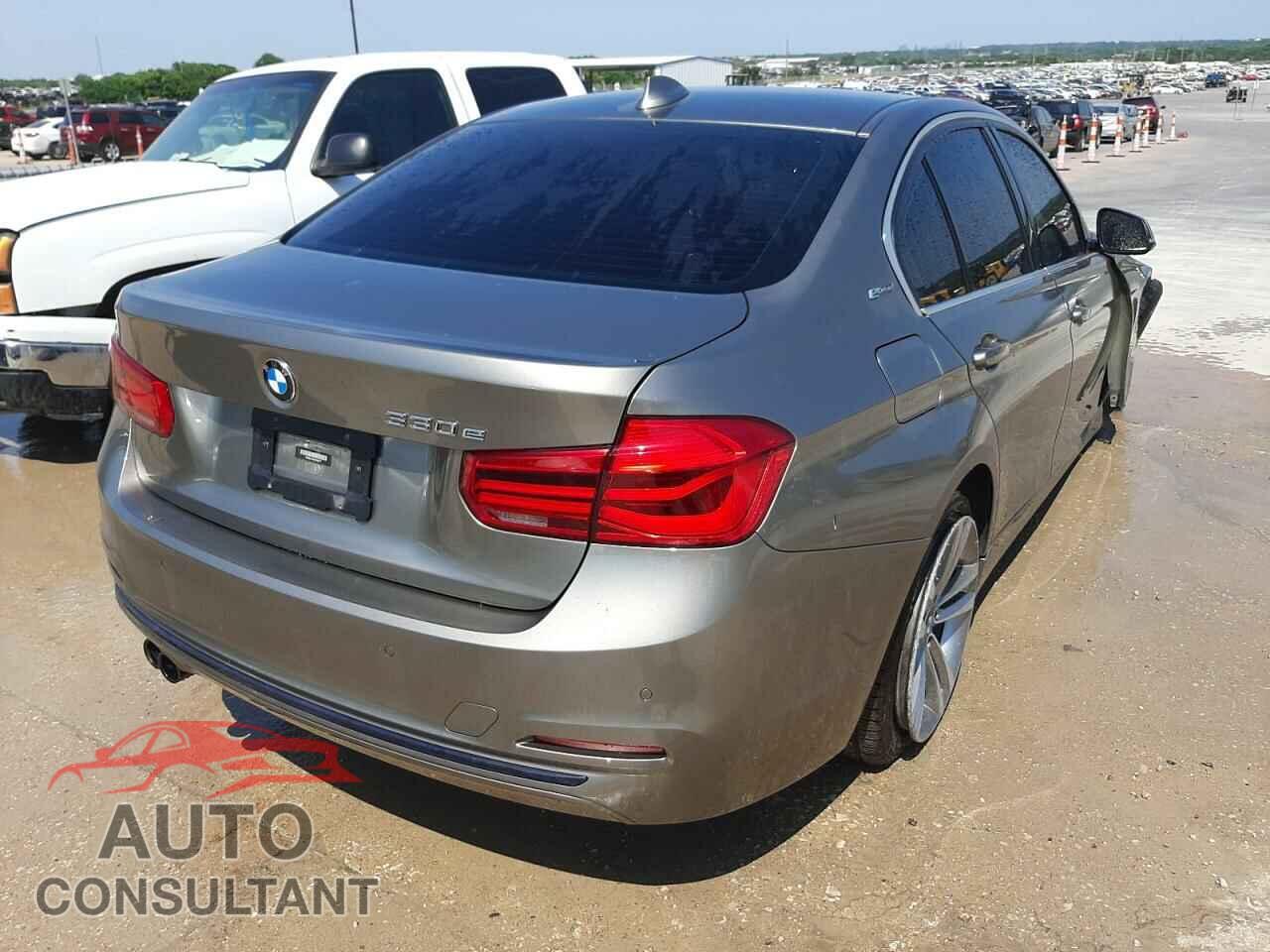 BMW 3 SERIES 2017 - WBA8E1C35HA158577