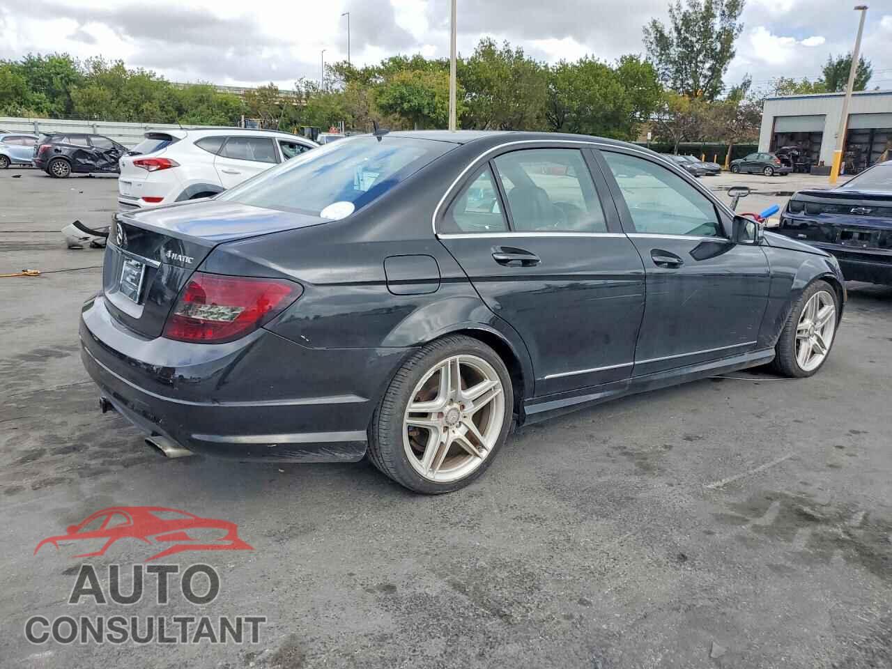 MERCEDES-BENZ C-CLASS 2011 - WDDGF8BB4BR140650