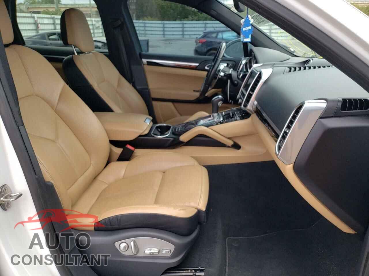 PORSCHE CAYENNE 2016 - WP1AA2A20GLA08149