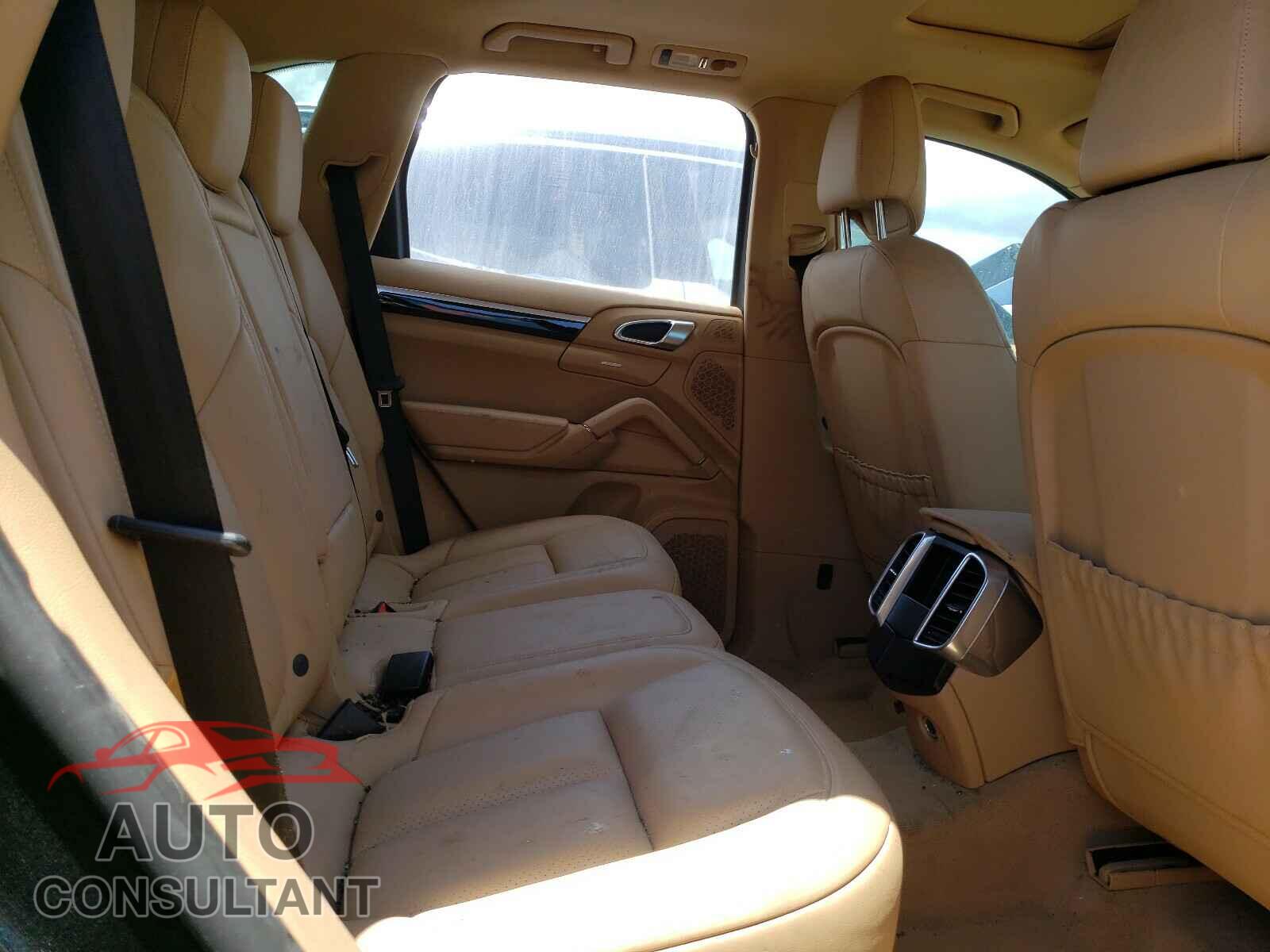 PORSCHE CAYENNE 2016 - WP1AA2A28GLA02289