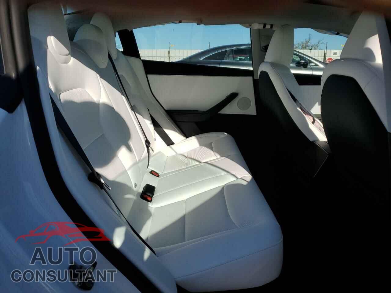TESLA MODEL 3 2024 - 5YJ3E1EA7RF826302