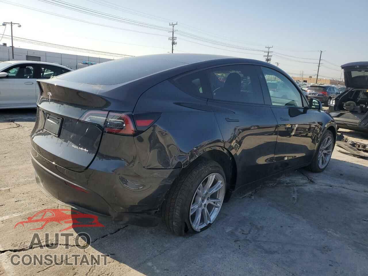 TESLA MODEL Y 2024 - 7SAYGDEE5RF005285