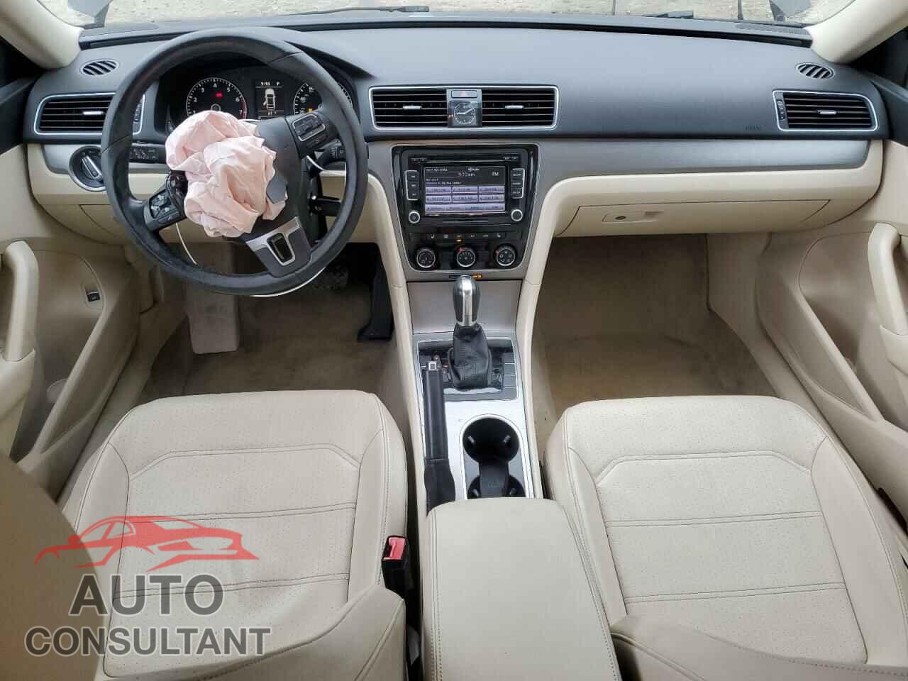 VOLKSWAGEN PASSAT 2014 - 1VWBT7A38EC044221