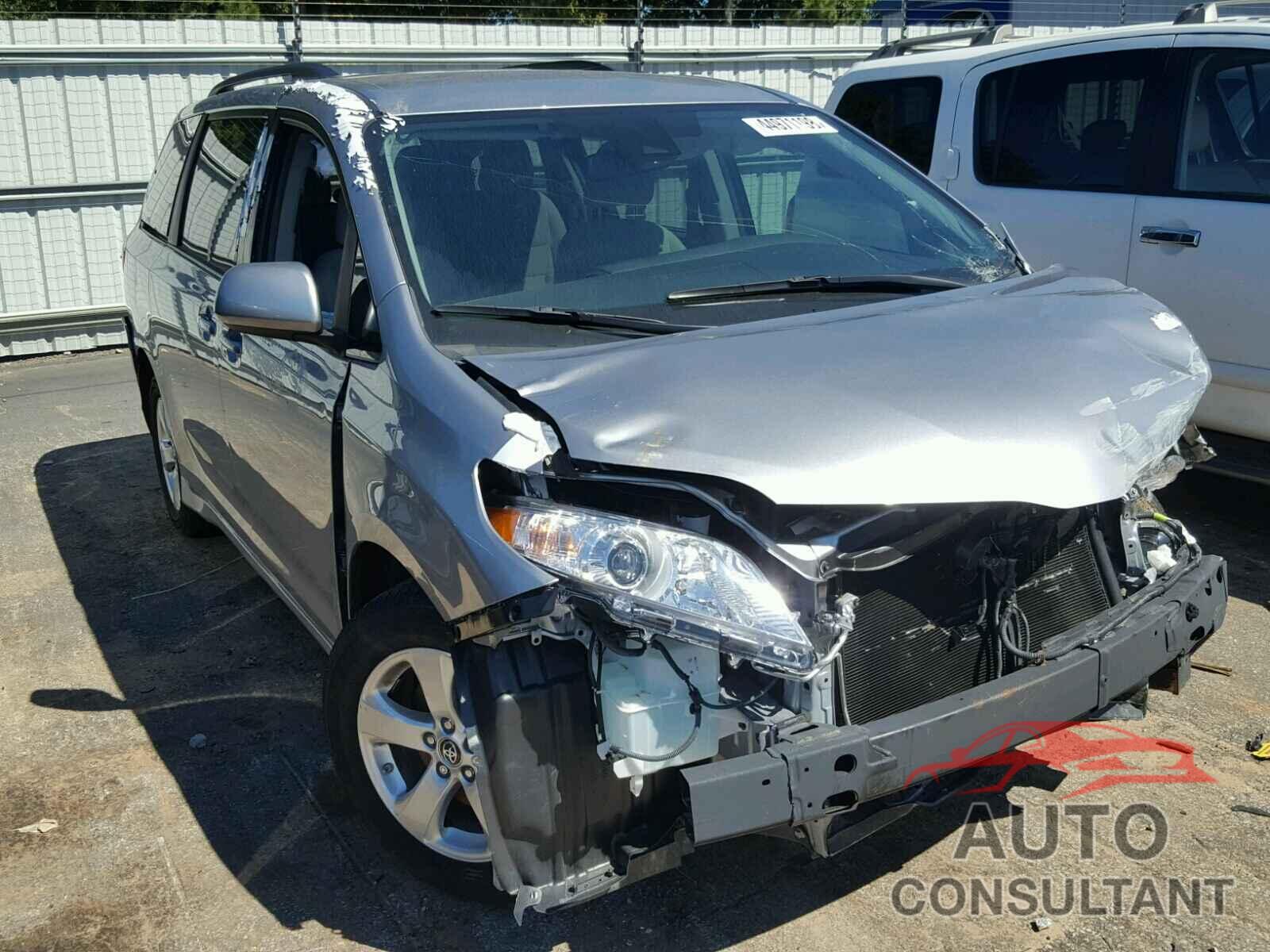 TOYOTA SIENNA LE 2018 - 5TDKZ3DC9JS921121