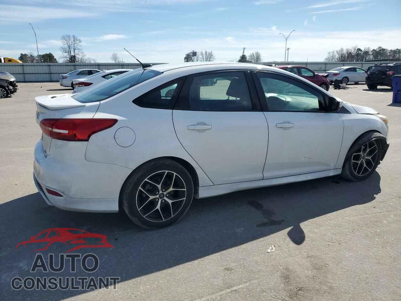 FORD FOCUS 2015 - 1FADP3F25FL258972