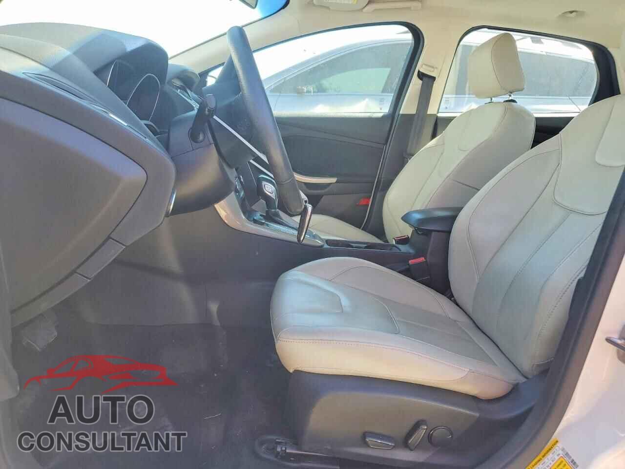 FORD FOCUS 2017 - 1FADP3J23HL264800