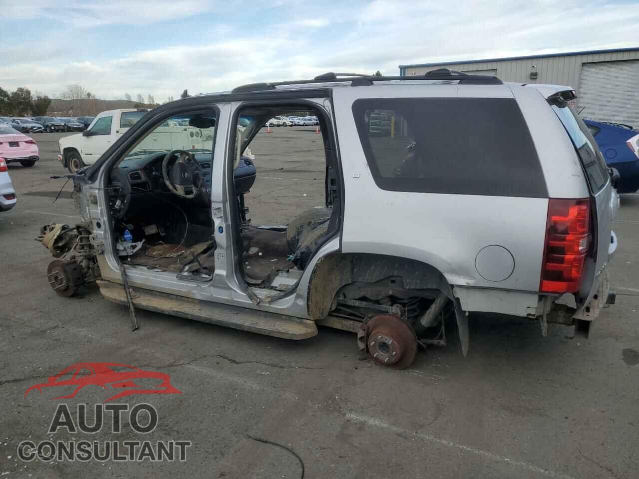 CHEVROLET TAHOE 2013 - 1GNSCBE03DR271874
