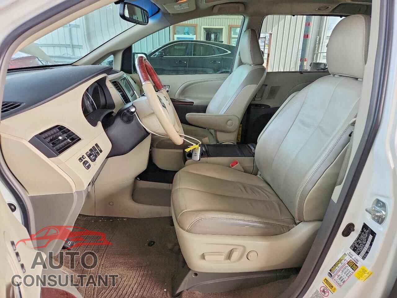 TOYOTA SIENNA 2013 - 5TDYK3DC8DS372191