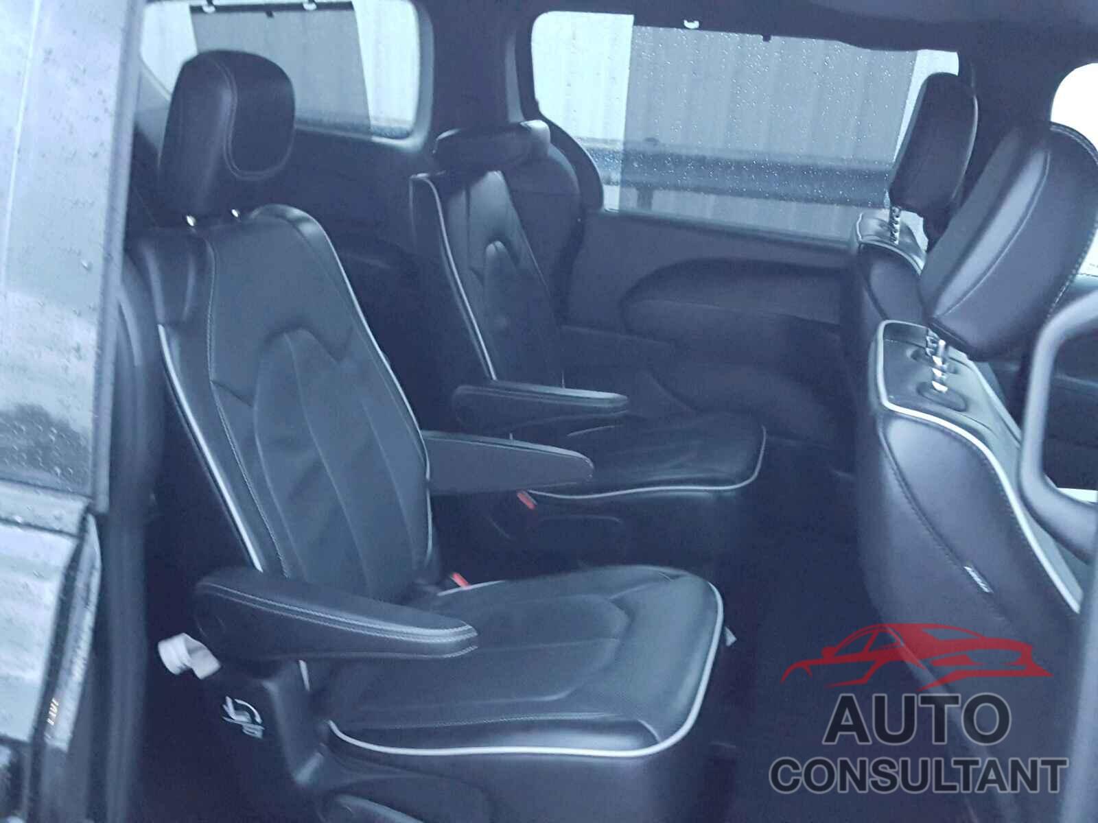 CHRYSLER PACIFICA LIMITED 2018 - 2C4RC1GG0JR235383