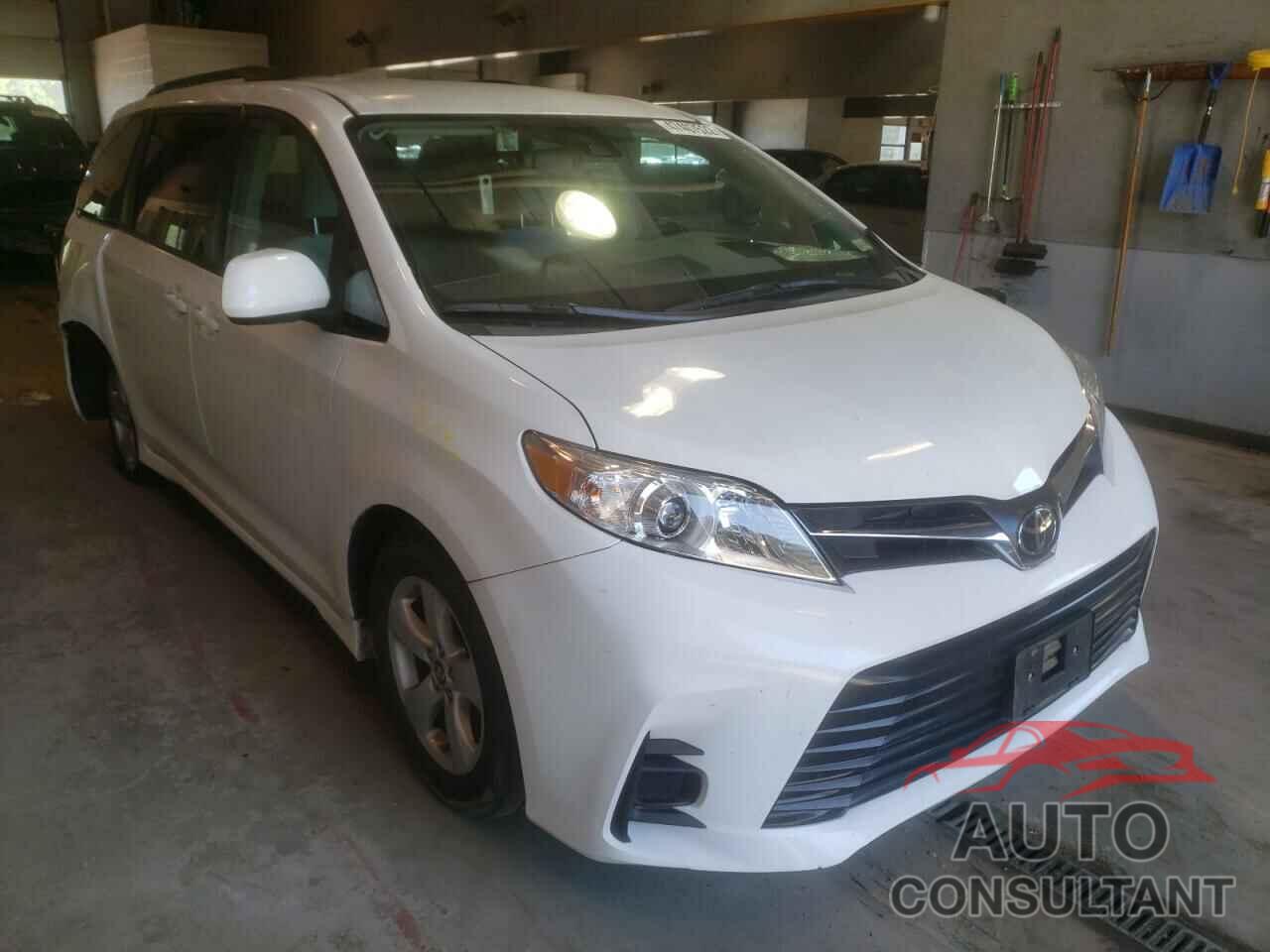 TOYOTA SIENNA 2018 - 5TDKZ3DC5JS934500