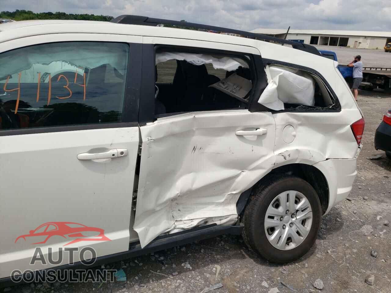 DODGE JOURNEY 2018 - 3C4PDCAB2JT520743
