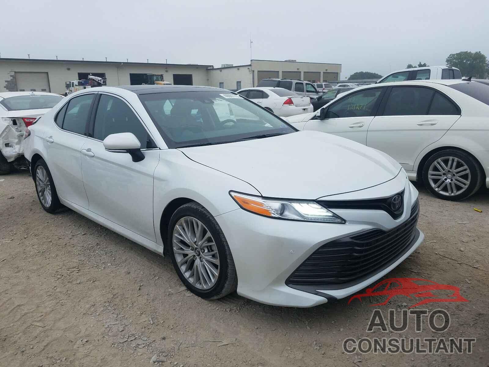 TOYOTA CAMRY 2018 - 4T1B11HK1JU009524