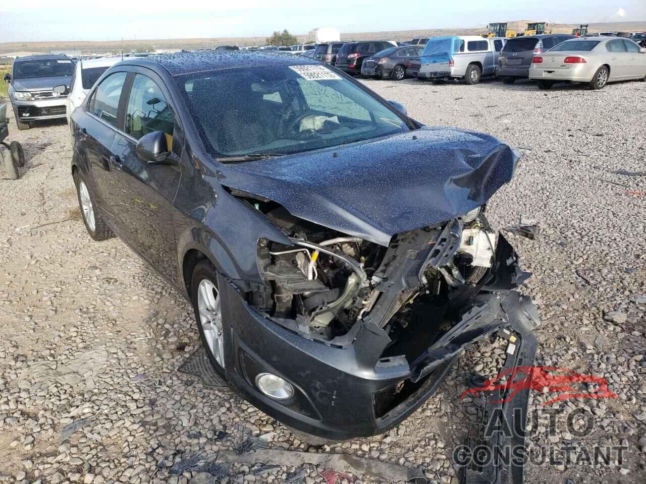 CHEVROLET SONIC 2013 - 1G1JC5SH7D4220027