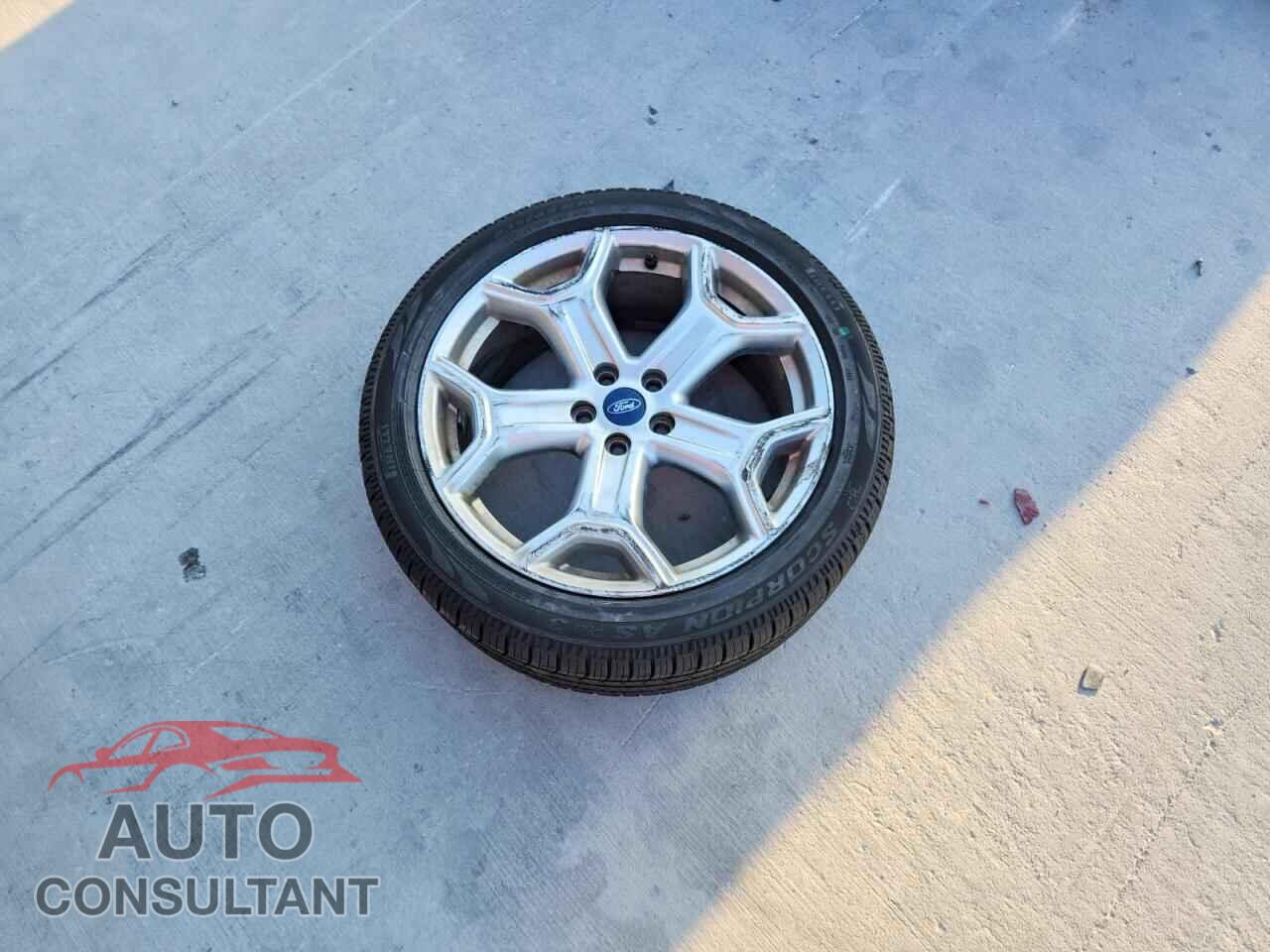 FORD ESCAPE 2019 - 1FMCU0J97KUC25764