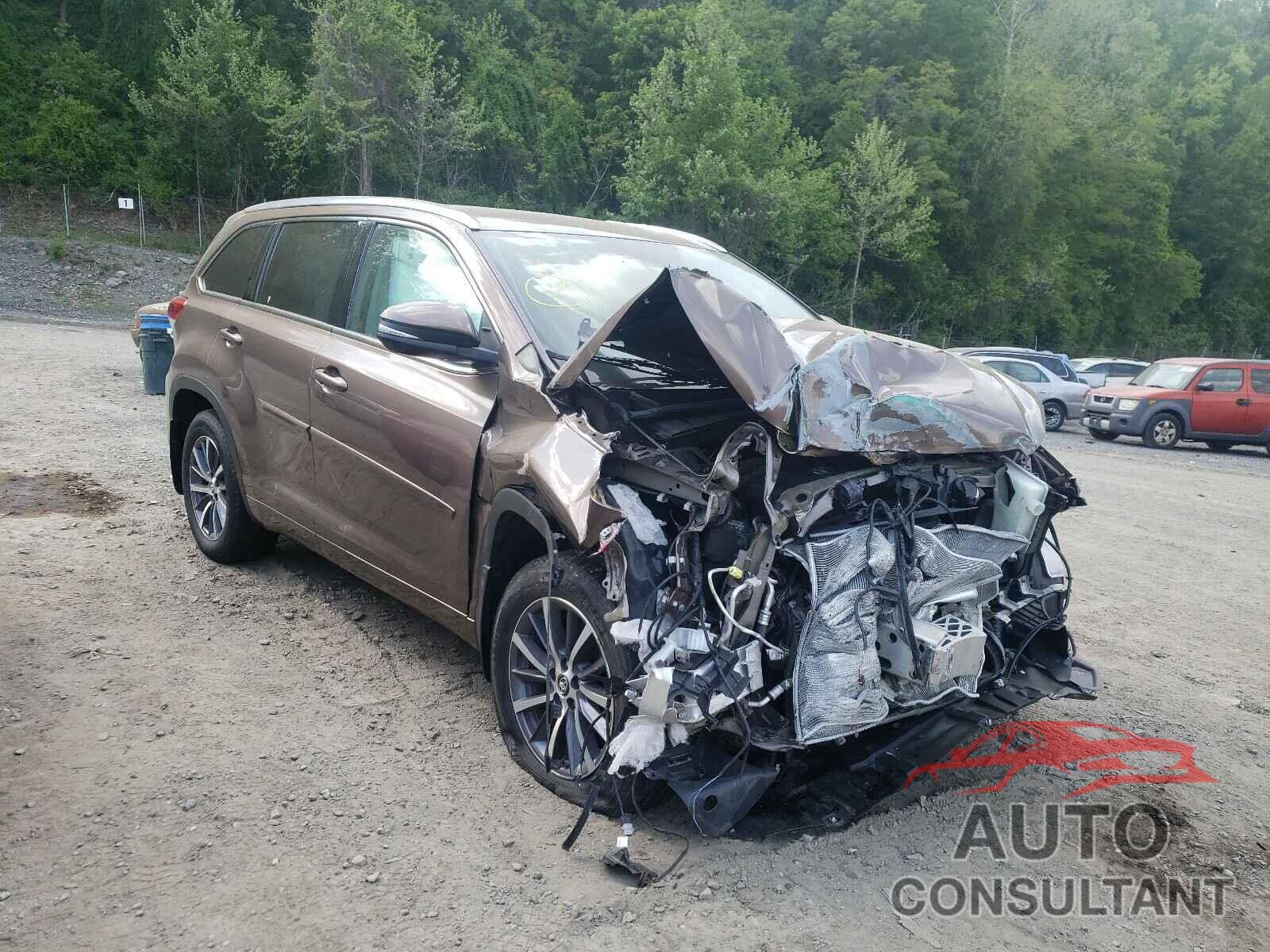 TOYOTA HIGHLANDER 2018 - 5TDJZRFH0JS857249