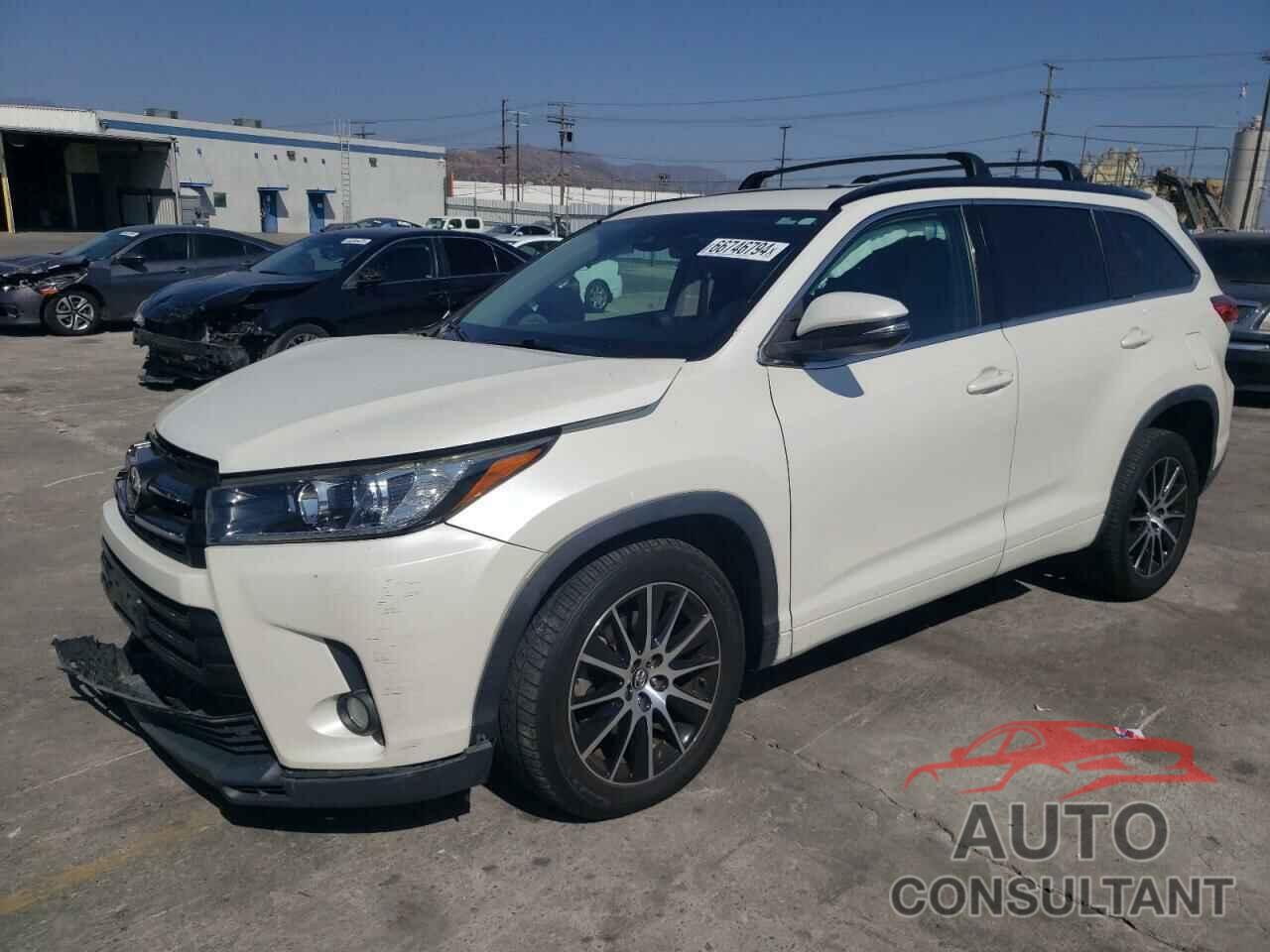 TOYOTA HIGHLANDER 2018 - 5TDKZRFH2JS527374