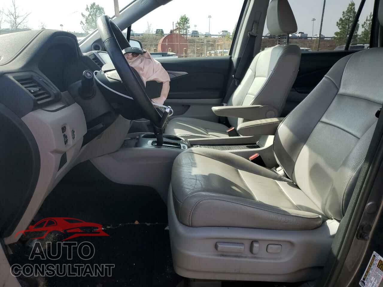 HONDA PILOT 2017 - 5FNYF6H59HB101801
