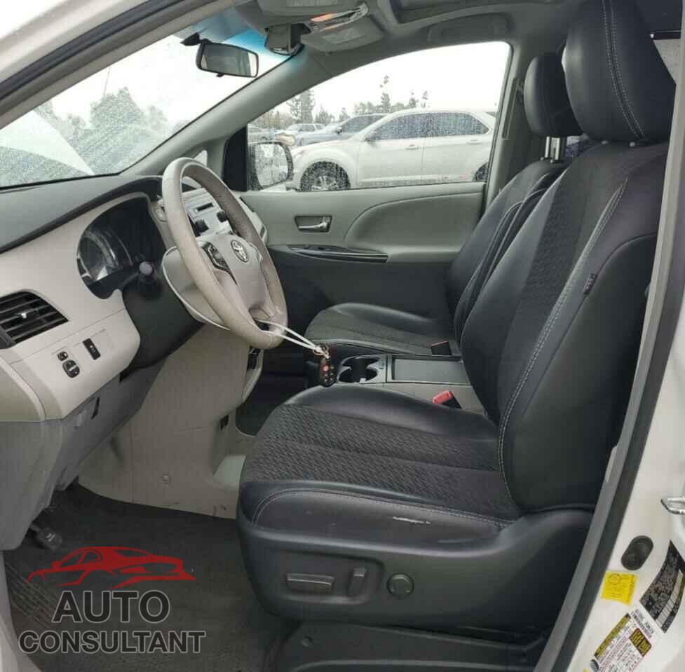 TOYOTA SIENNA 2011 - 5TDXK3DC2BS170584