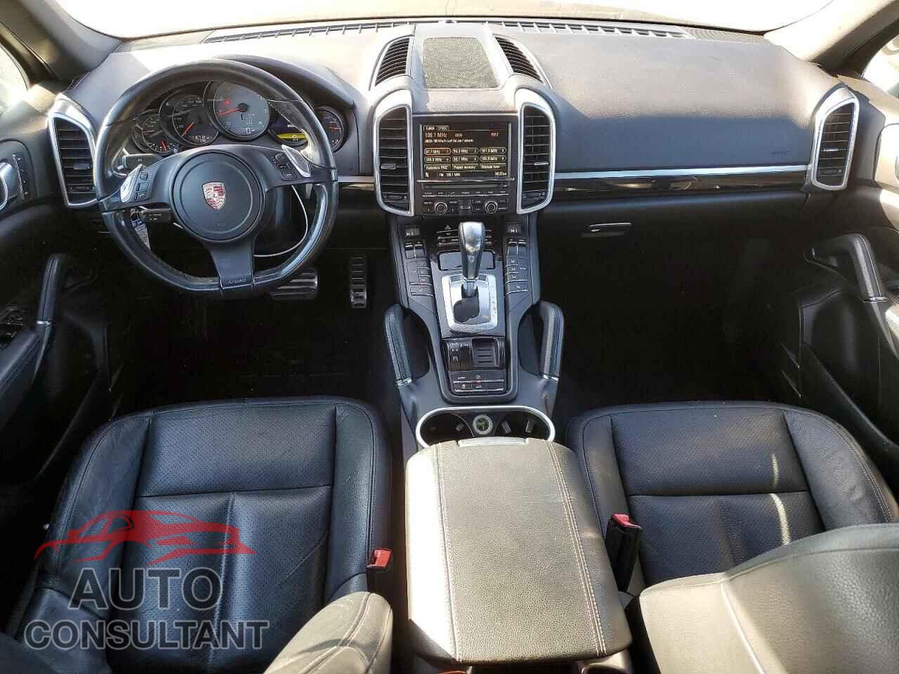 PORSCHE CAYENNE 2012 - WP1AB2A2XCLA40601