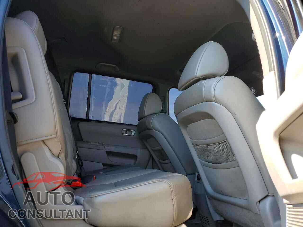 HONDA PILOT 2010 - 5FNYF4H50AB504656