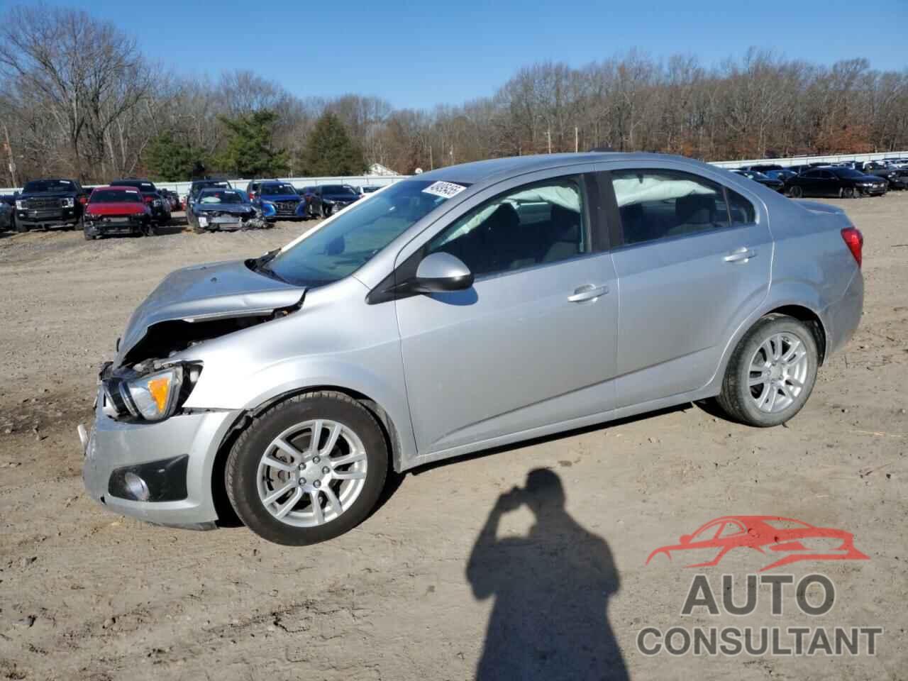 CHEVROLET SONIC 2015 - 1G1JC5SH8F4183010
