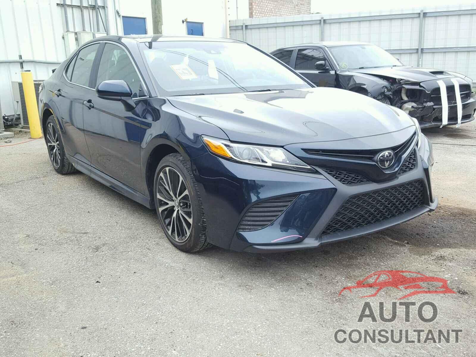 TOYOTA CAMRY 2018 - 4T1B11HK0JU633184