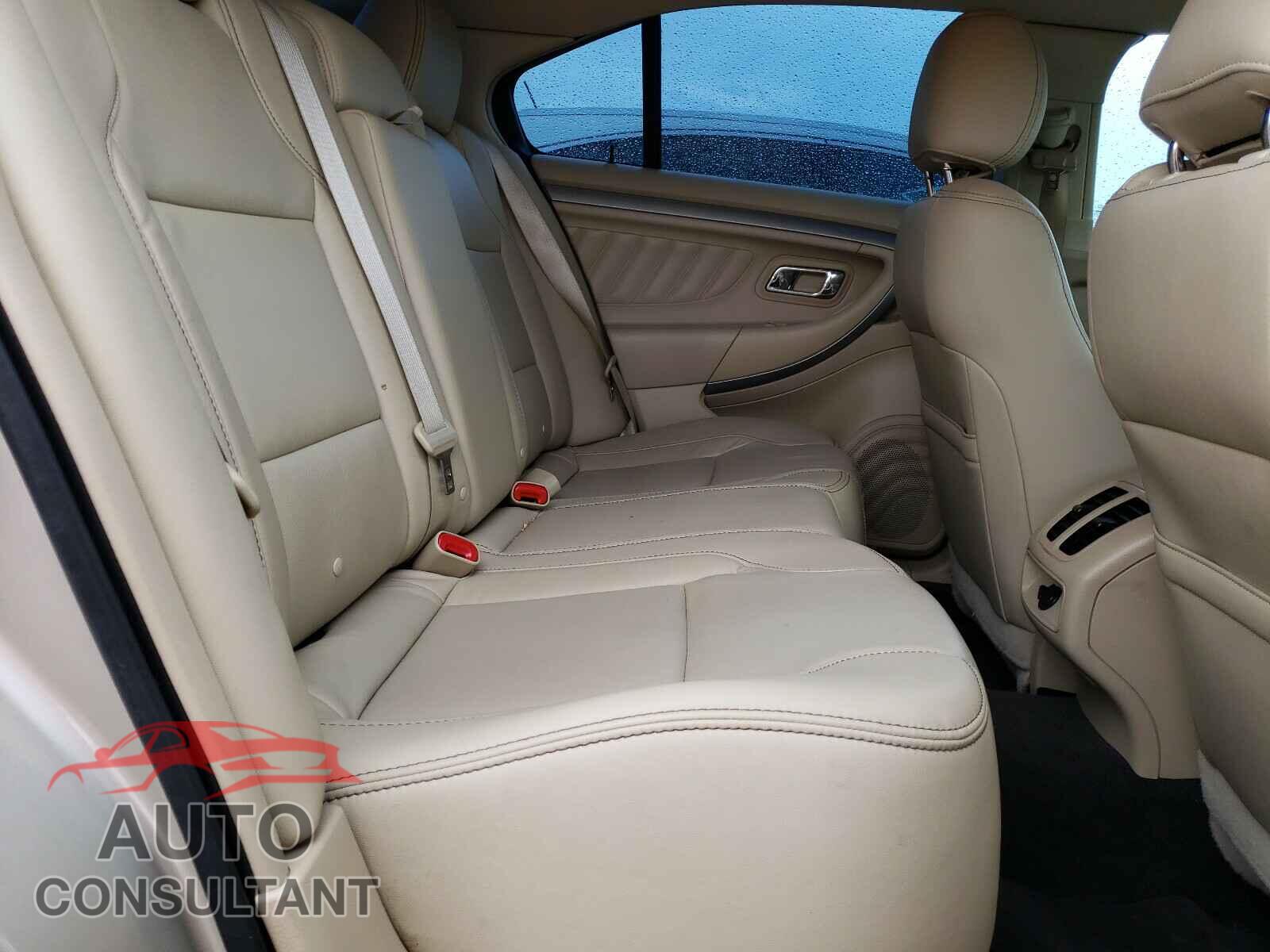FORD TAURUS 2018 - 1FAHP2E80JG119383