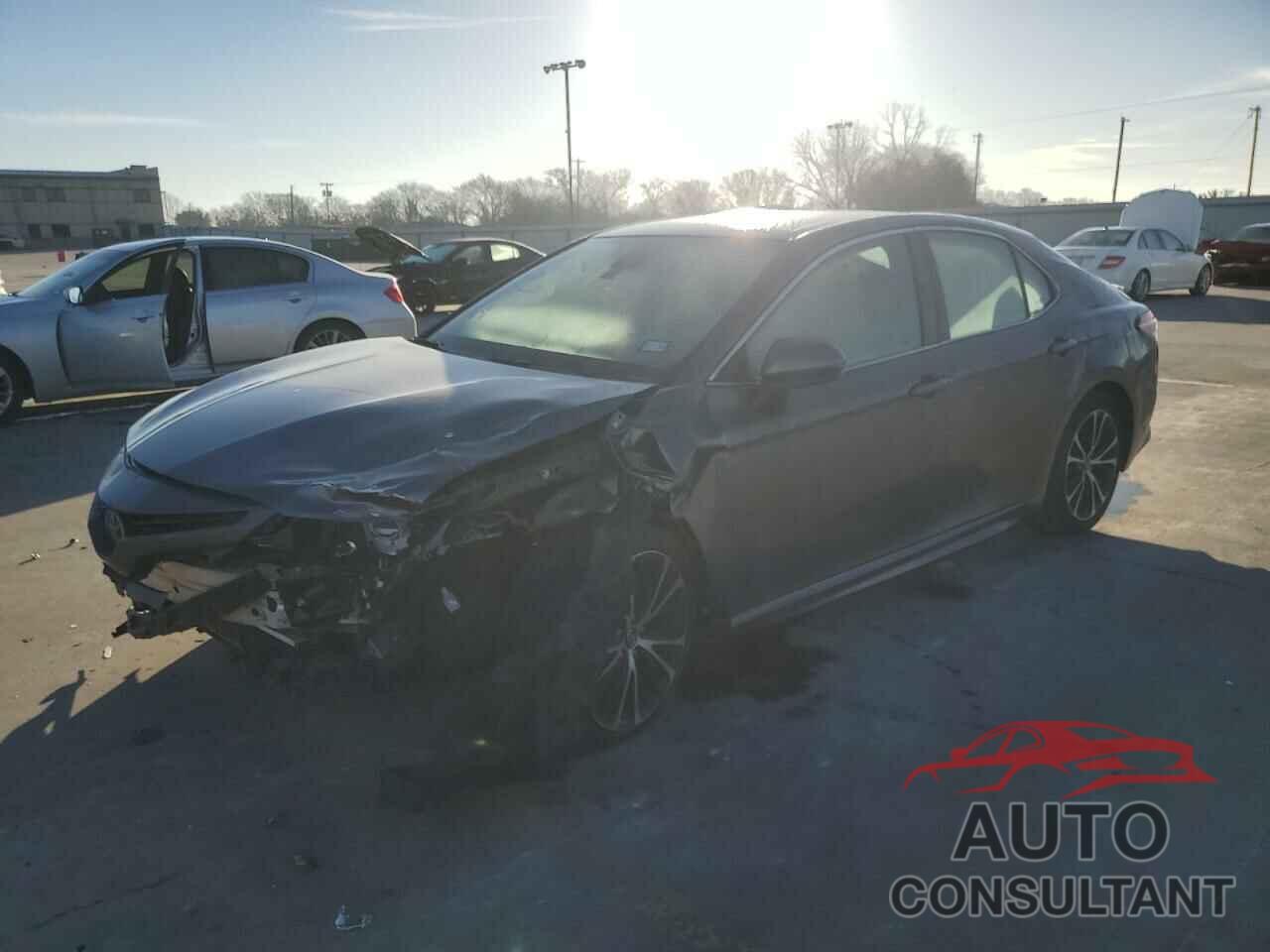 TOYOTA CAMRY 2018 - 4T1B11HK8JU010847