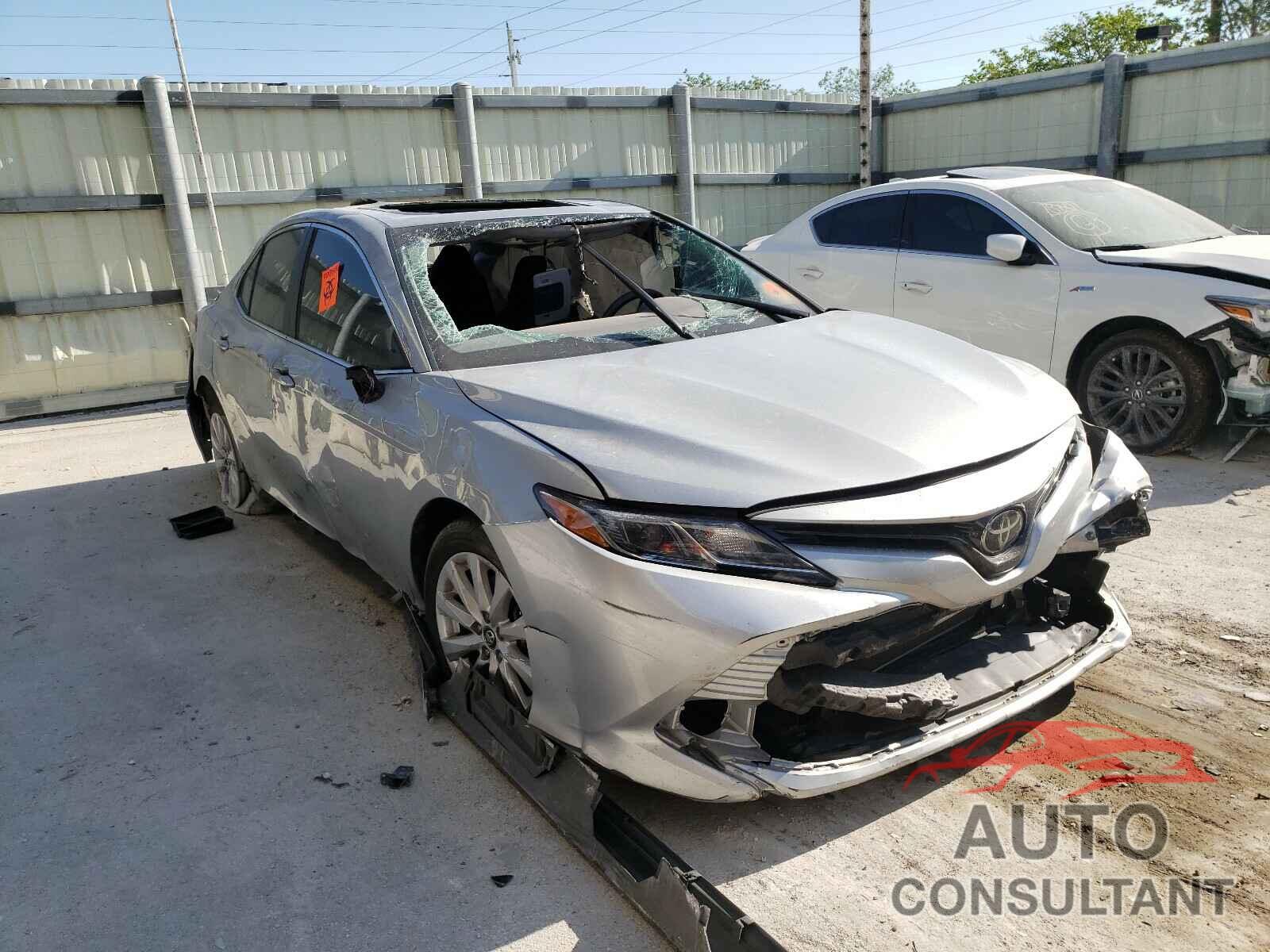 TOYOTA CAMRY 2018 - 4T1B11HK0JU091276